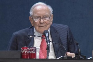 巴菲特要求董事会在年底任命阿贝尔为伯克希尔CEO