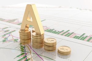 基金盈利情况如何进行准确判断？这种判断的依据有哪些？